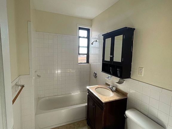 4th image of 320 Fairmount Ave APT 208