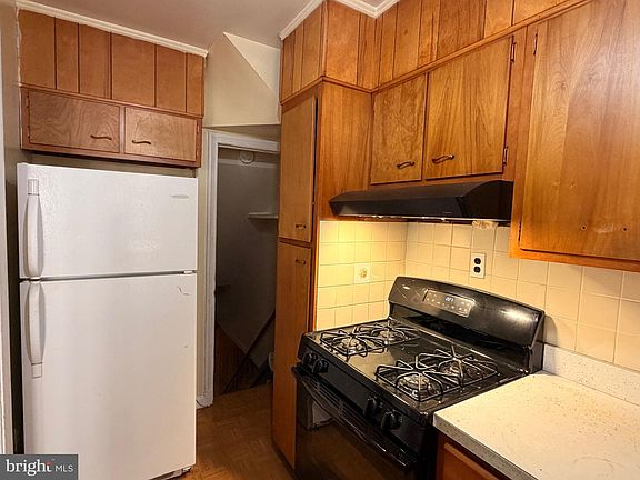 3rd image of 1001 30th St SE