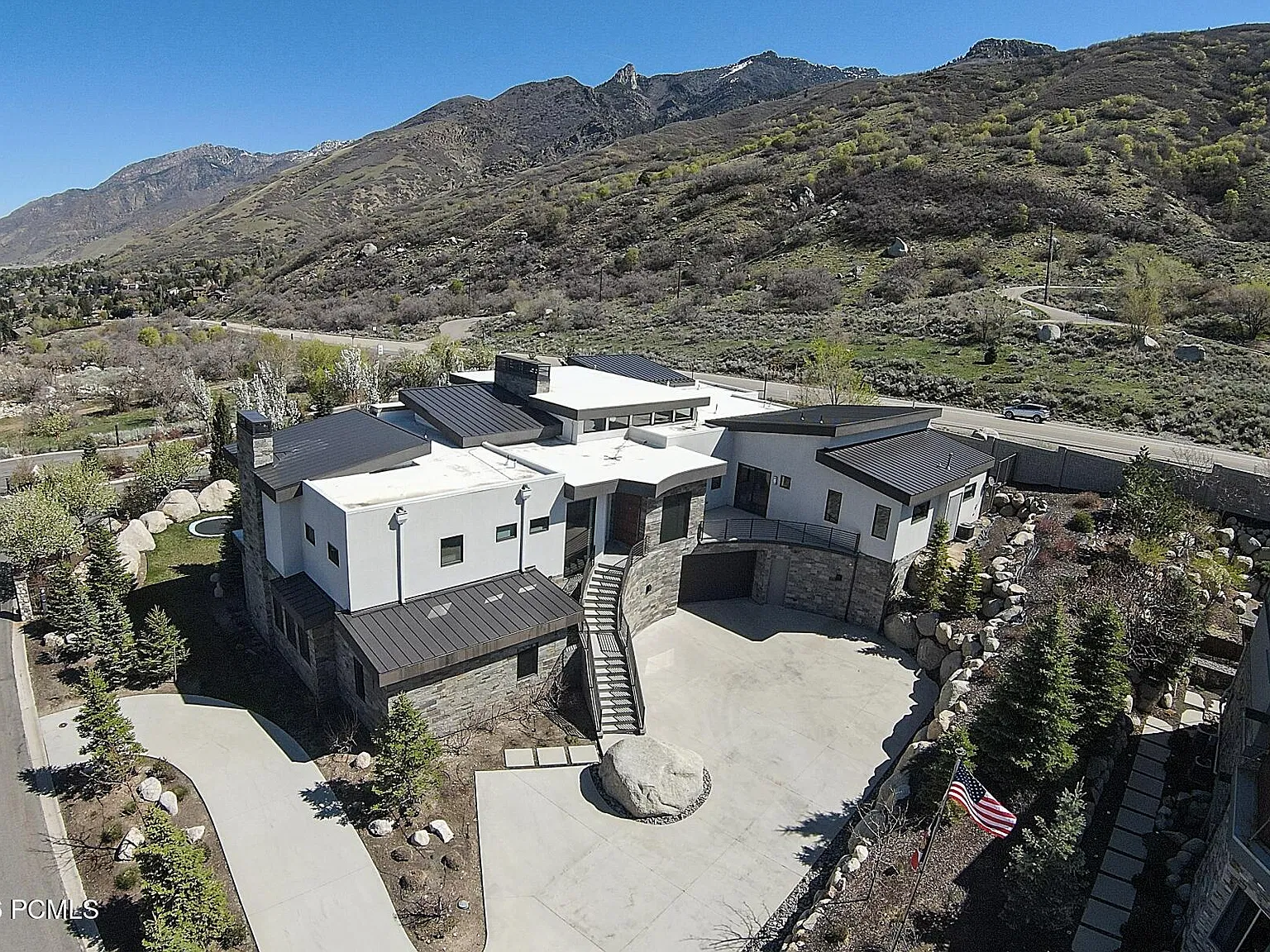 5 bed, 7.5 bath, 8066 sqft, $18,000 — Photo 3