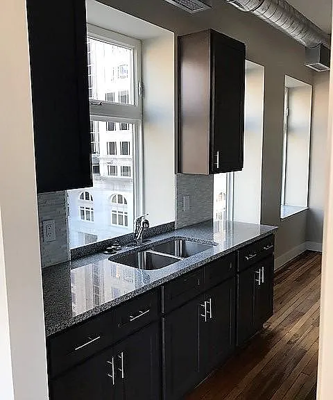 127 N Greene St #401 — Photo 2