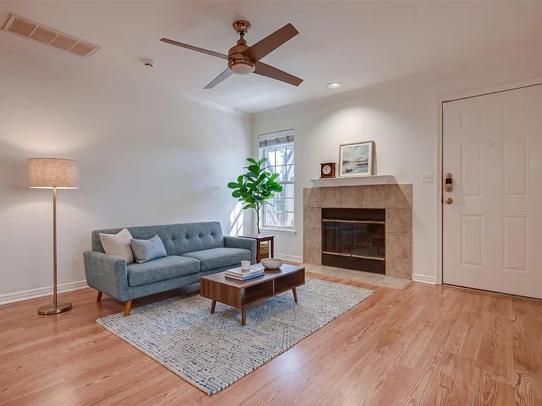 7685 Northcross Dr #323 — Photo 2