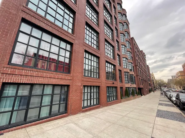 564 Saint Johns Place image 9 of 10