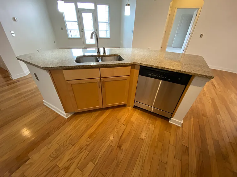3000 Vanderbilt Pl #320 — Photo 6
