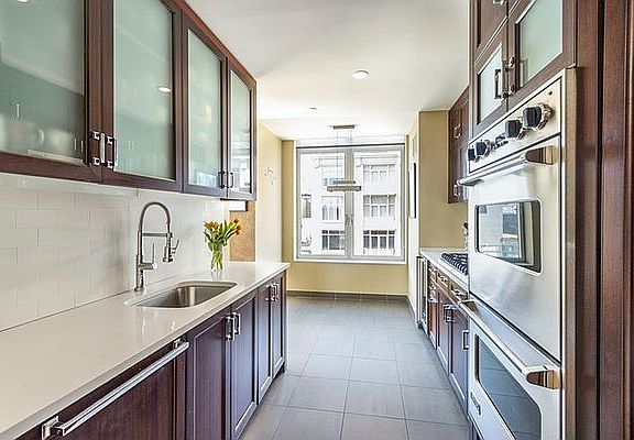 4th image of 205 W 76th St Ph 1F