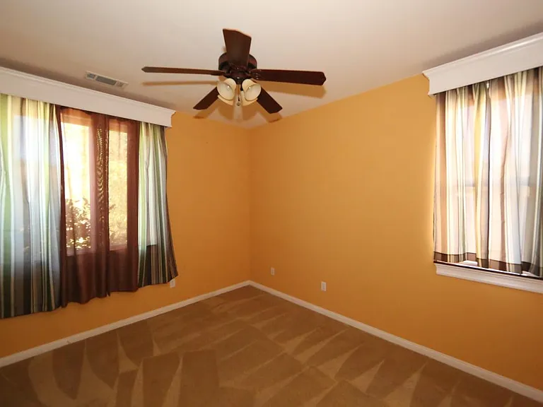 1548 Phoenix Dr — Photo 9
