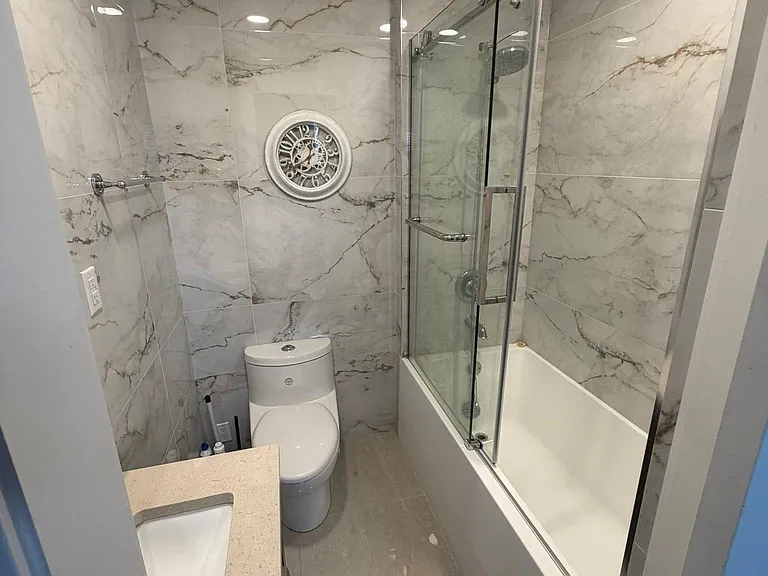 1628 SW Marine Dr — Photo 3