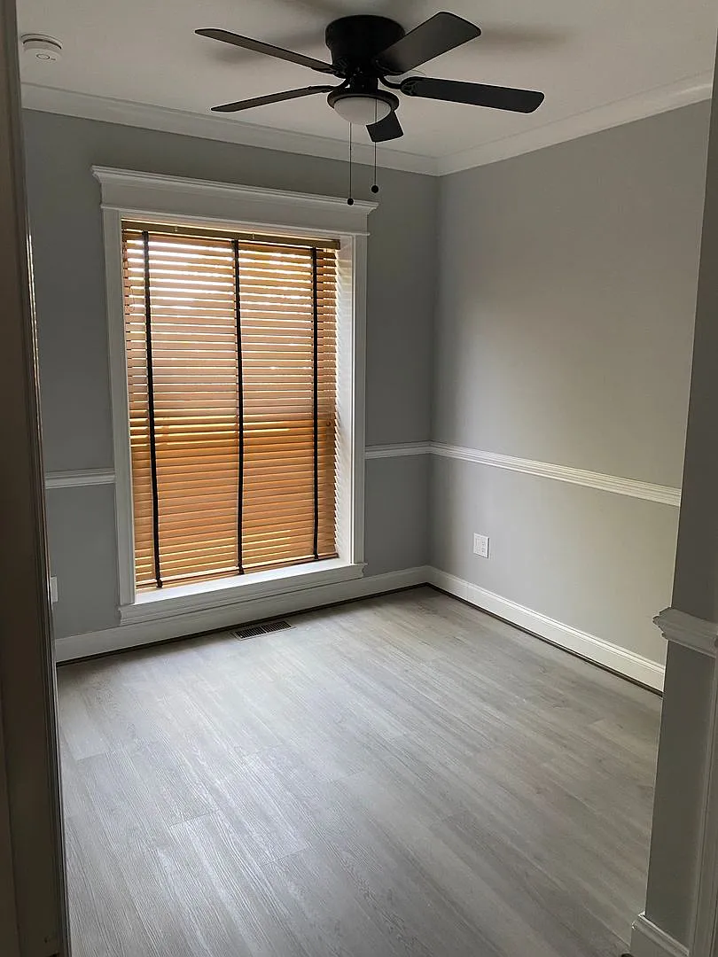 146 North East Avenue F- $850 Available (Private Bath) — Photo 3