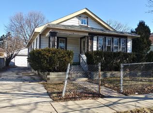 718 Center St, Waukegan, IL 60085
