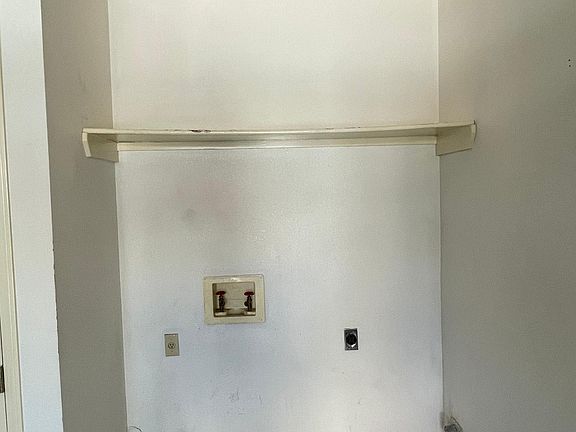 washer & dryer hook ups