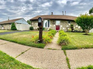 2511 Laurel Dr, Bristol, PA