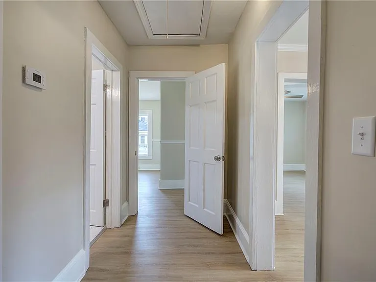 415 E 10th St SE — Photo 31