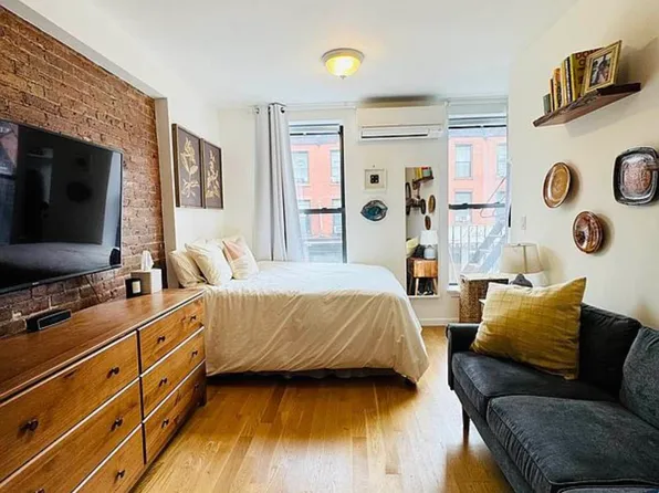 254 Smith Street image 1 of 4