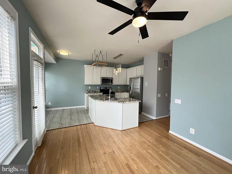 22464 Maison Carree Sq — Photo 6