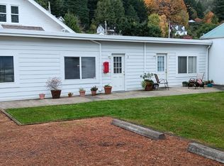 160 Spring St, Gardiner, OR 97441