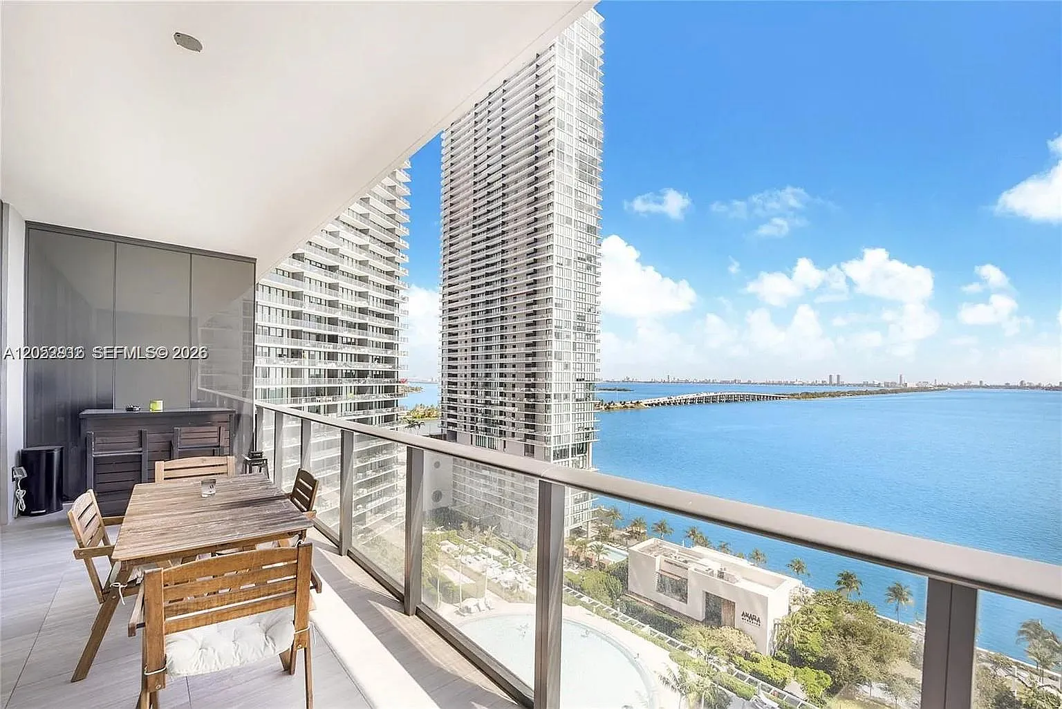 Gran Paraiso Condo — Photo 2