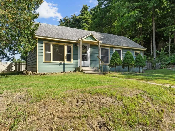 29 Bean Rd, Colchester, VT 05446