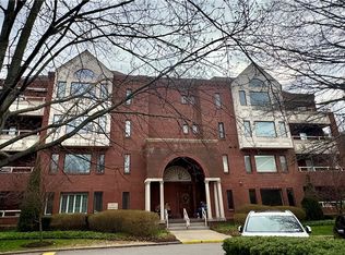100 Denniston St APT 422, Pittsburgh, PA