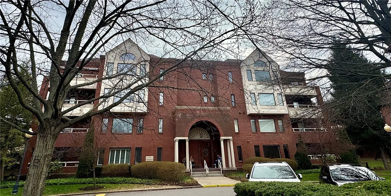 100 Denniston St APT 422 photo 1