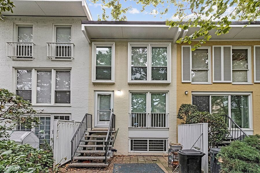 1st image of 604 3rd St SW