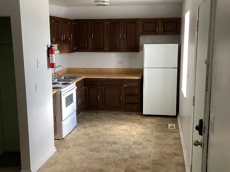 2 bed, 1.0 bath, 700 sqft, $725 — Photo 3