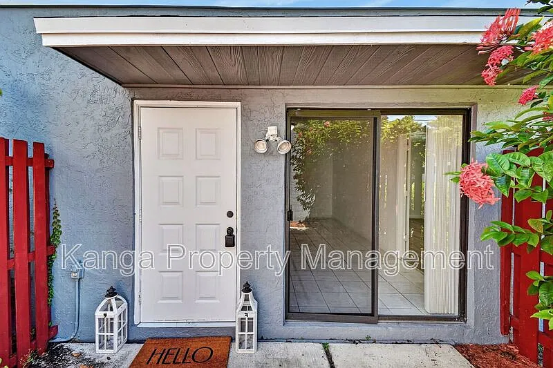 2 bed, 1.5 bath, 864 sqft, $1,900 — Photo 2
