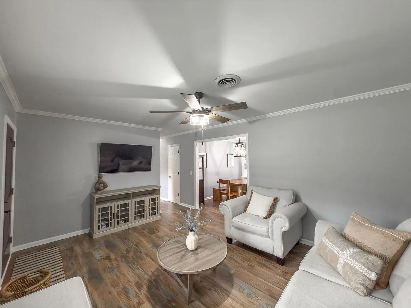 4 bed, 1.5 bath, 124 sqft, $1,900 — Photo 4