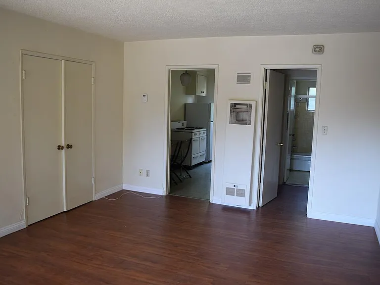 724 S Sycamore Ave #104 — Photo 3