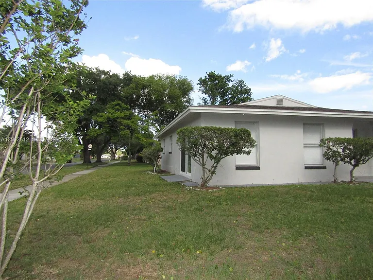 2447 Messina Ave — Photo 27