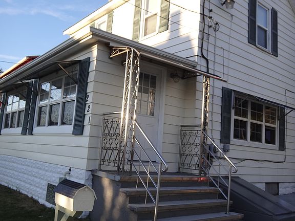 2nd image of 221 Jefferson Ave