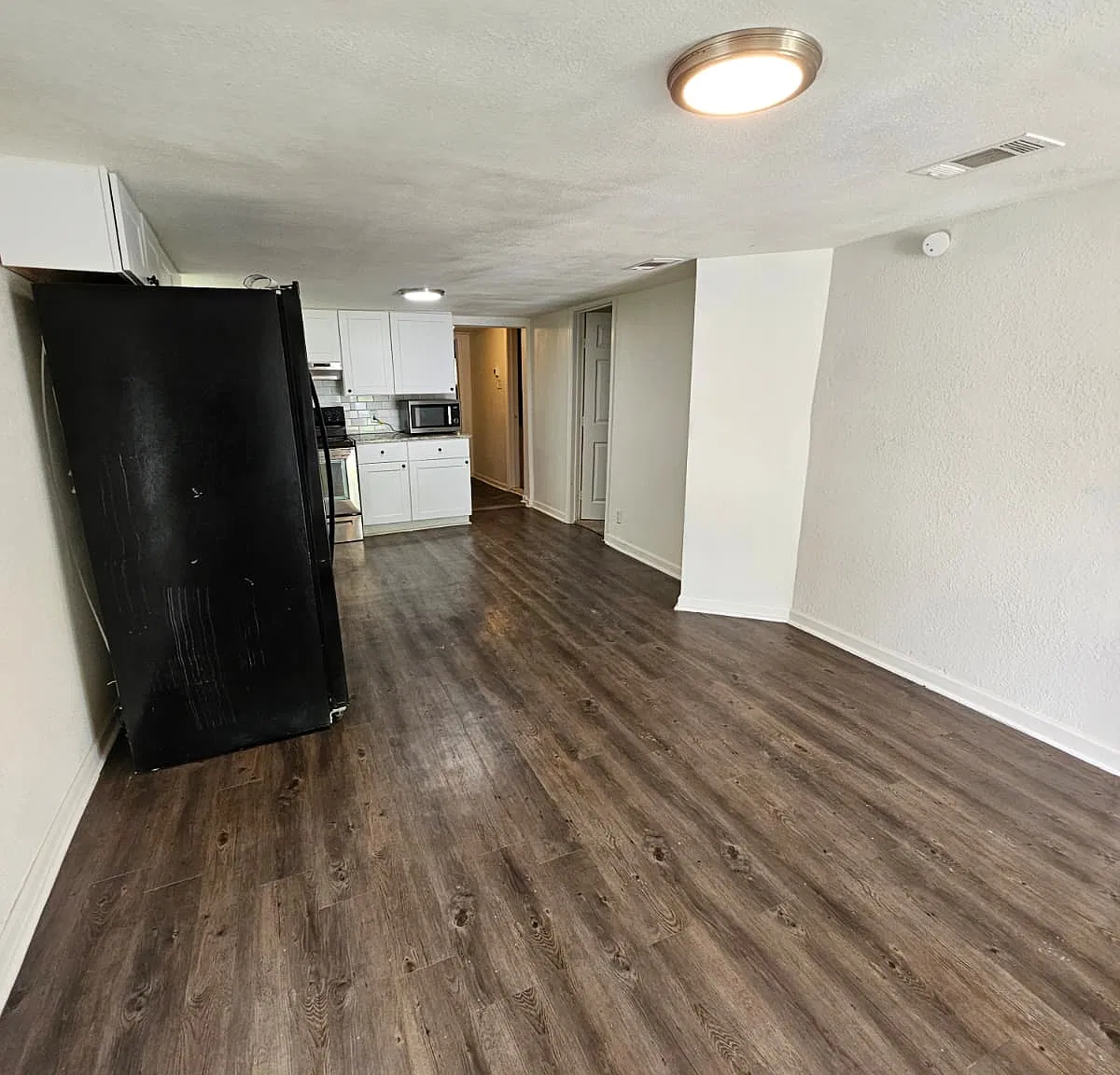 3 bed, 1300 sqft, $1,650 — Photo 3