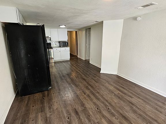 3rd image of 3926 Coolidge St
