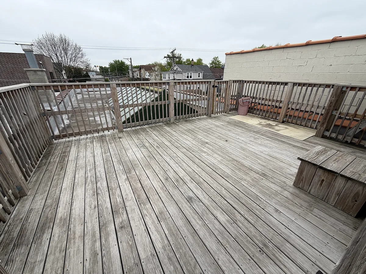 Private Roof Top Deck - 3443 W Irving Park Rd #2