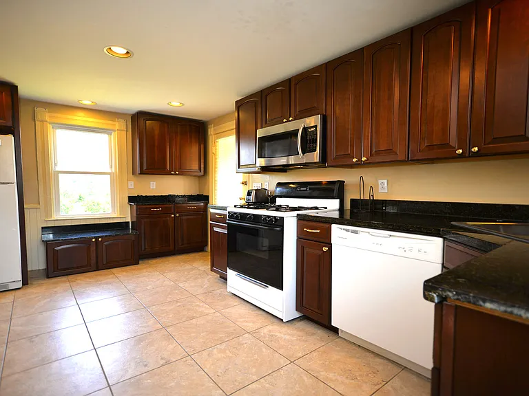 110 Brown St #1 — Photo 14