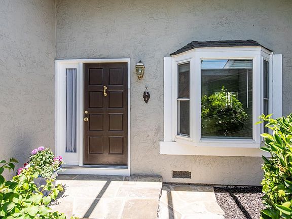 3rd image of 621 Heatherkirk Ct