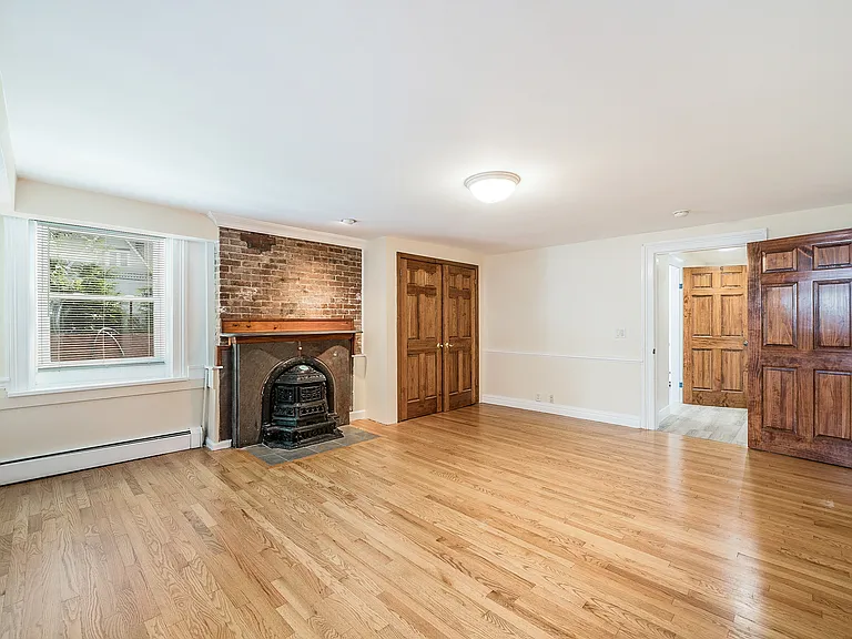 39 N Washington St #1R — Photo 8