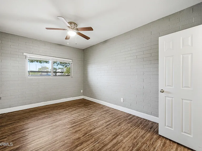 1518 W Colter St #14 — Photo 12