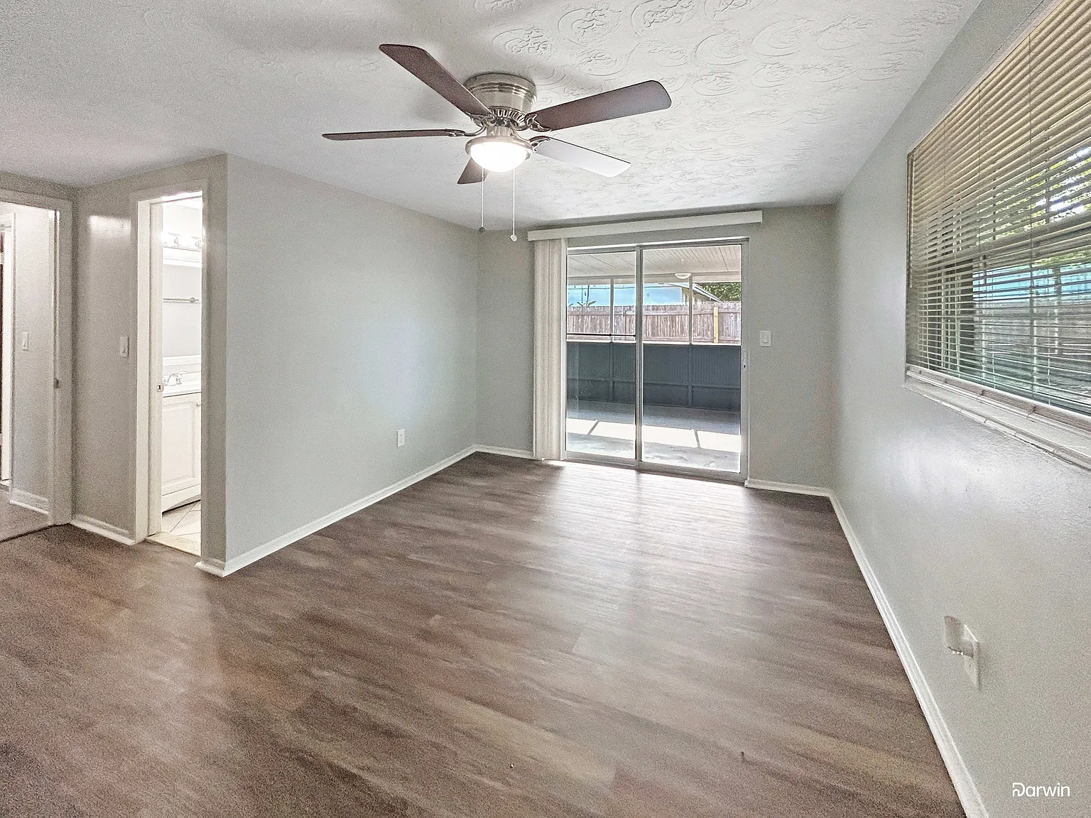 3 bed, 2.0 bath, 1368 sqft, $1,780 — Photo 3