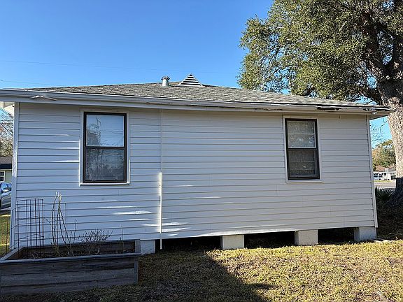 3rd image of 151 River Bend Dr