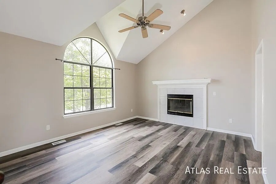 Newly Remodeled 3 Bedroom In The Aston At Charleston Park! Tours Available Now! — Photo 2