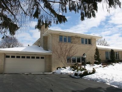 605 Springhill Dr, Roselle, IL 60172 | Zillow