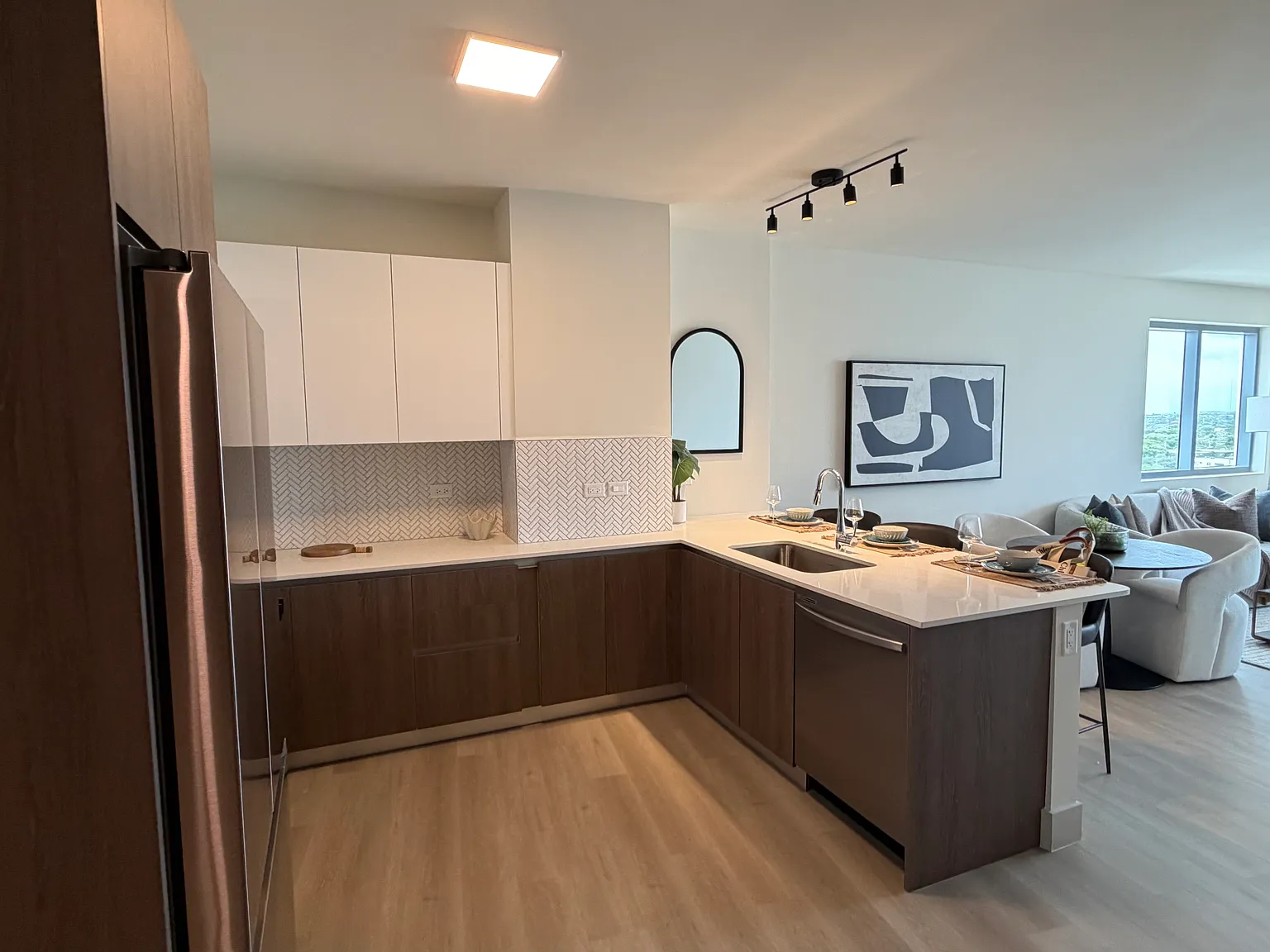 2 bed, 972 sqft, $2,938 — Photo 2
