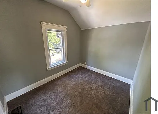 9535 Nelson Ave — Photo 33