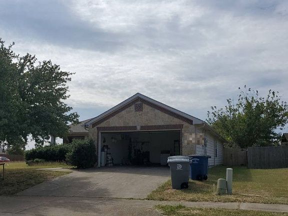 2nd image of 1916 Courtside Dr
