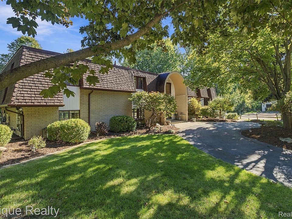 1570 Lomond Ln, photo 2