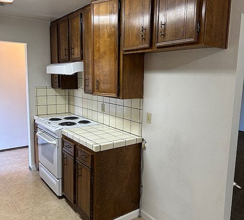 5th image of 1646 Jerry Ave
