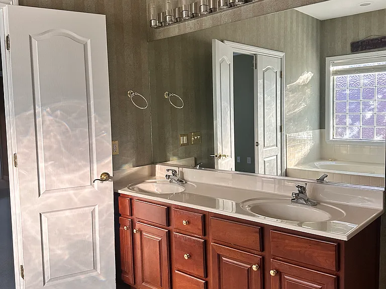 625 Vincent Way — Photo 18