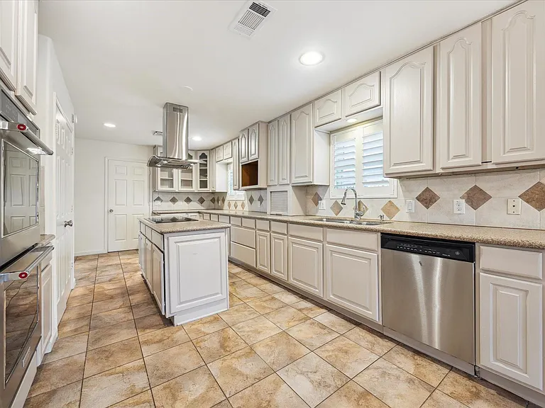 6215 Cheena Dr — Photo 12