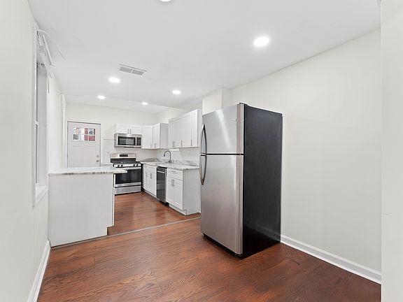 4th image of 2443 Nicholas St
