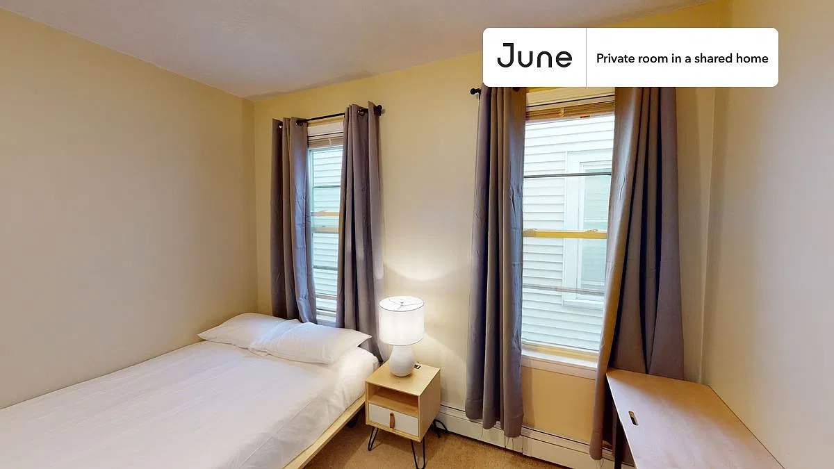 Full bedroom in 3 bed/1 bath home in Central Square #1298 B — Photo 1