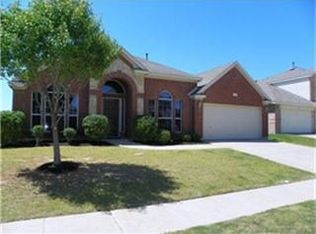 525 Roundrock Ln, Fort Worth, TX 76140